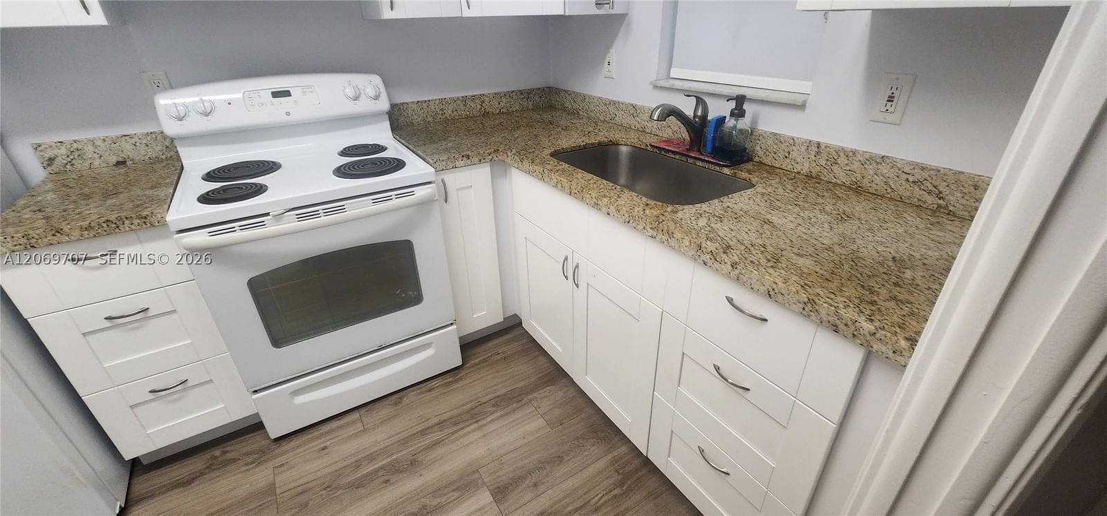 Real estate property located at 1555 12th Ct #8B, Broward, Crystal Court Manor No 15, Hollywood, FL