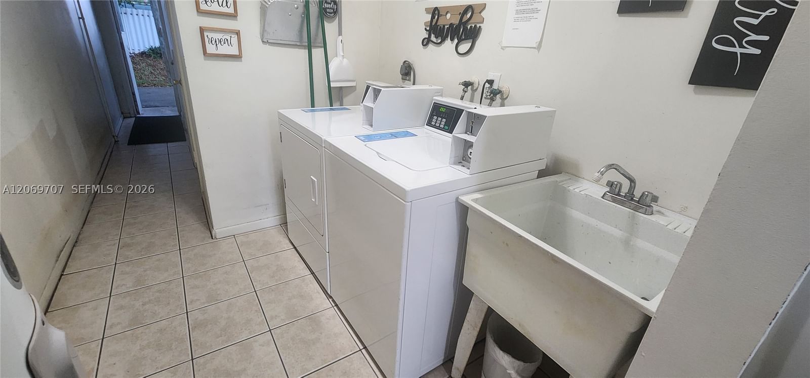 Real estate property located at 1555 12th Ct #8B, Broward, Crystal Court Manor No 15, Hollywood, FL