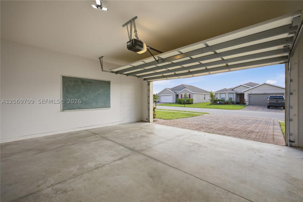 Real estate property located at 10288 silver pond LN, Lee, Caloosa Lakes Ph 1, Lehigh Acres, FL