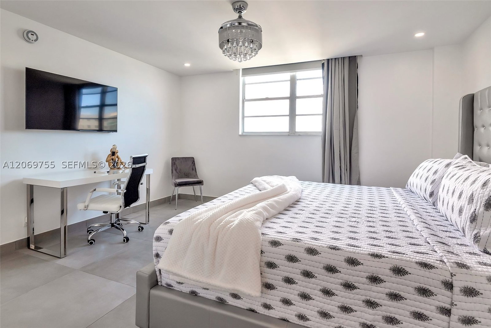 Real estate property located at 4001 Ocean Dr #14H, Broward, Sian Ocean Residences Con, Hollywood, FL