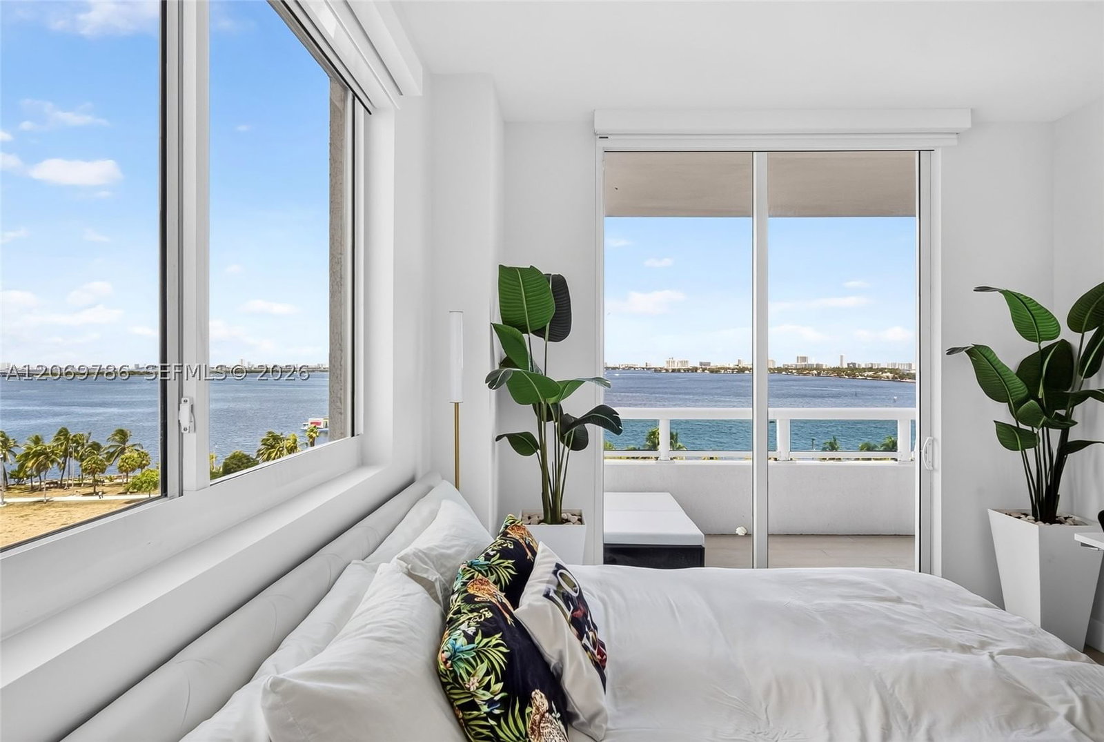 Real estate property located at 1800 Bayshore Dr #809, Miami-dade, 1800 Club Condo, Miami, FL