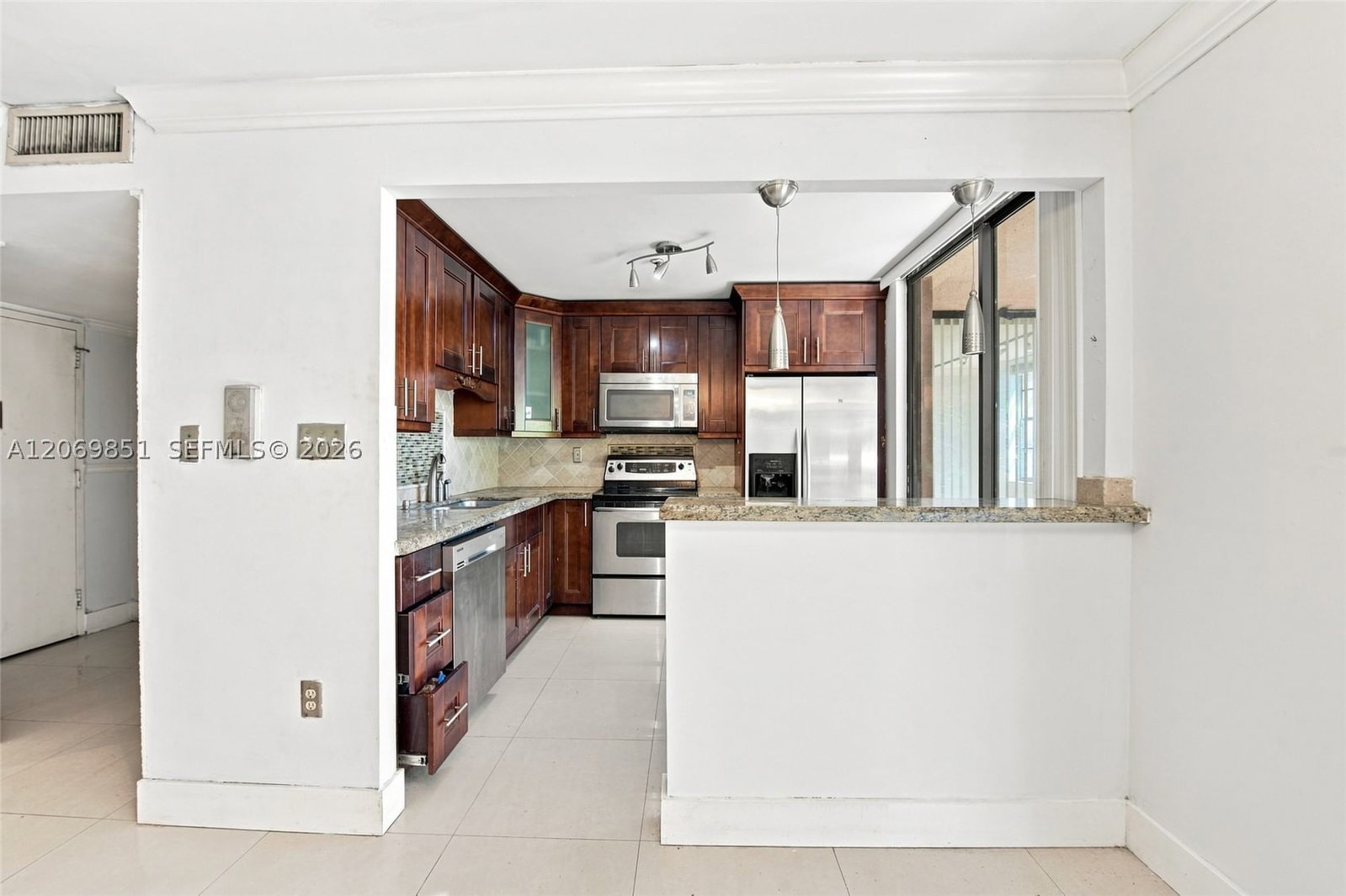Real estate property located at 661 195th St #104, Miami-dade, Coco Wood Condo, Miami, FL