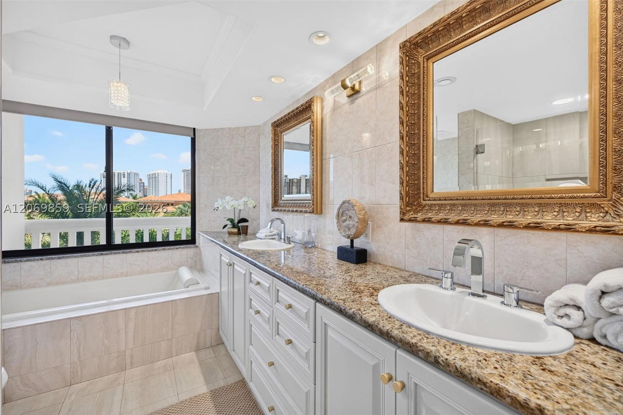 Real estate property located at 1000 Island Blvd #405, Miami-dade, 1000 Isl Blvd Williams Is, Aventura, FL