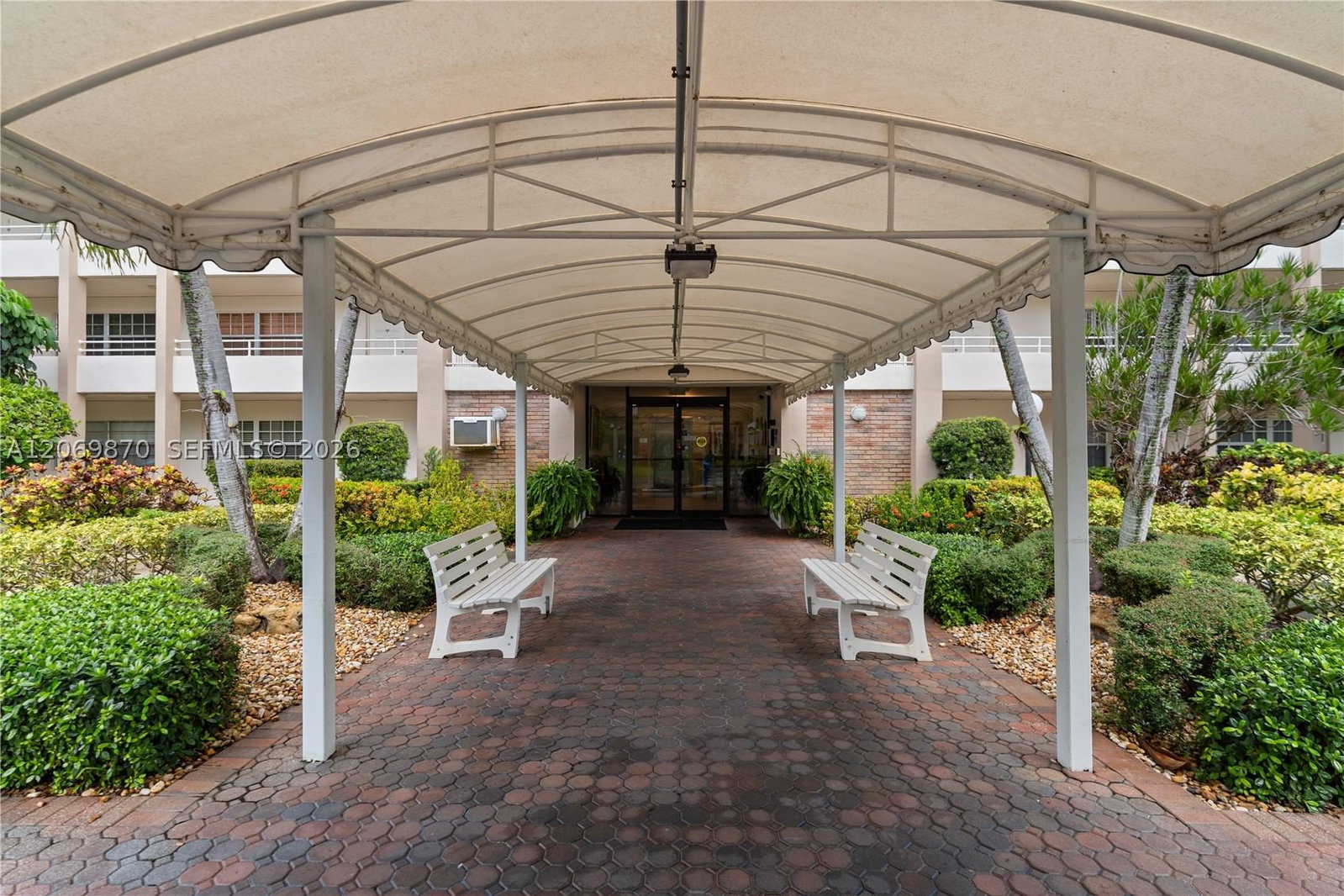 Real estate property located at 3970 Oaks Clubhouse Dr #306, Broward, Palm-aire C C 78a Condo, Pompano Beach, FL