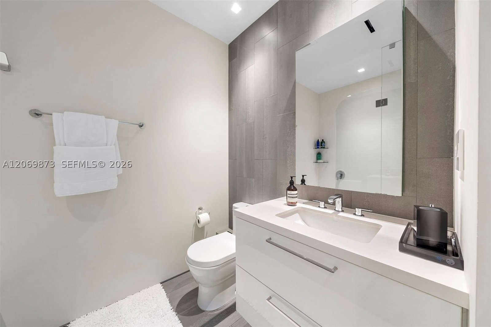 Real estate property located at 100 Pointe Dr #1409, Miami-dade, Continuum On South Beach, Miami Beach, FL