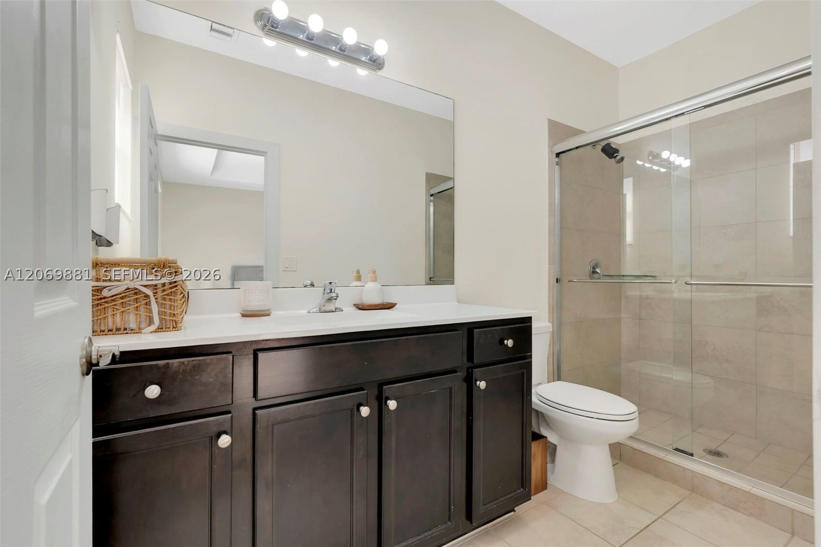 Real estate property located at 10615 34th Ct, Miami-dade, Aquabella Section Two, Hialeah, FL