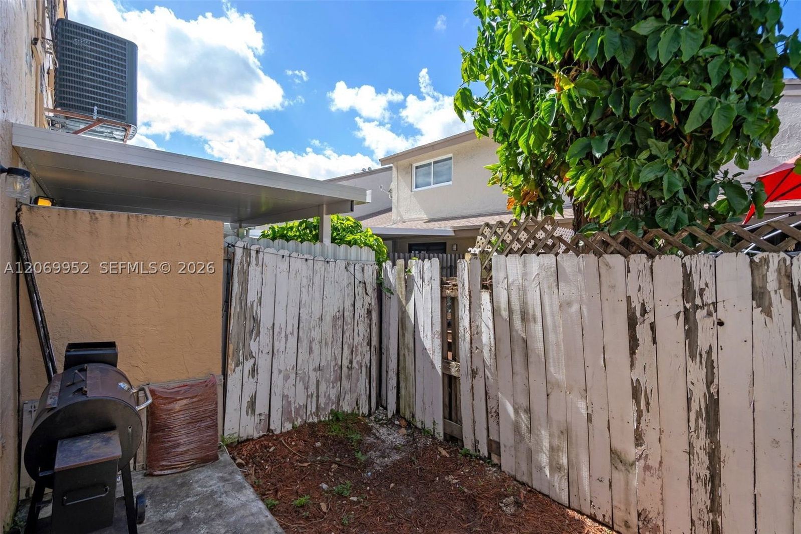 Real estate property located at 2421 52nd Pl #2-1, Miami-dade, Villas Of Westland Condo, Hialeah, FL