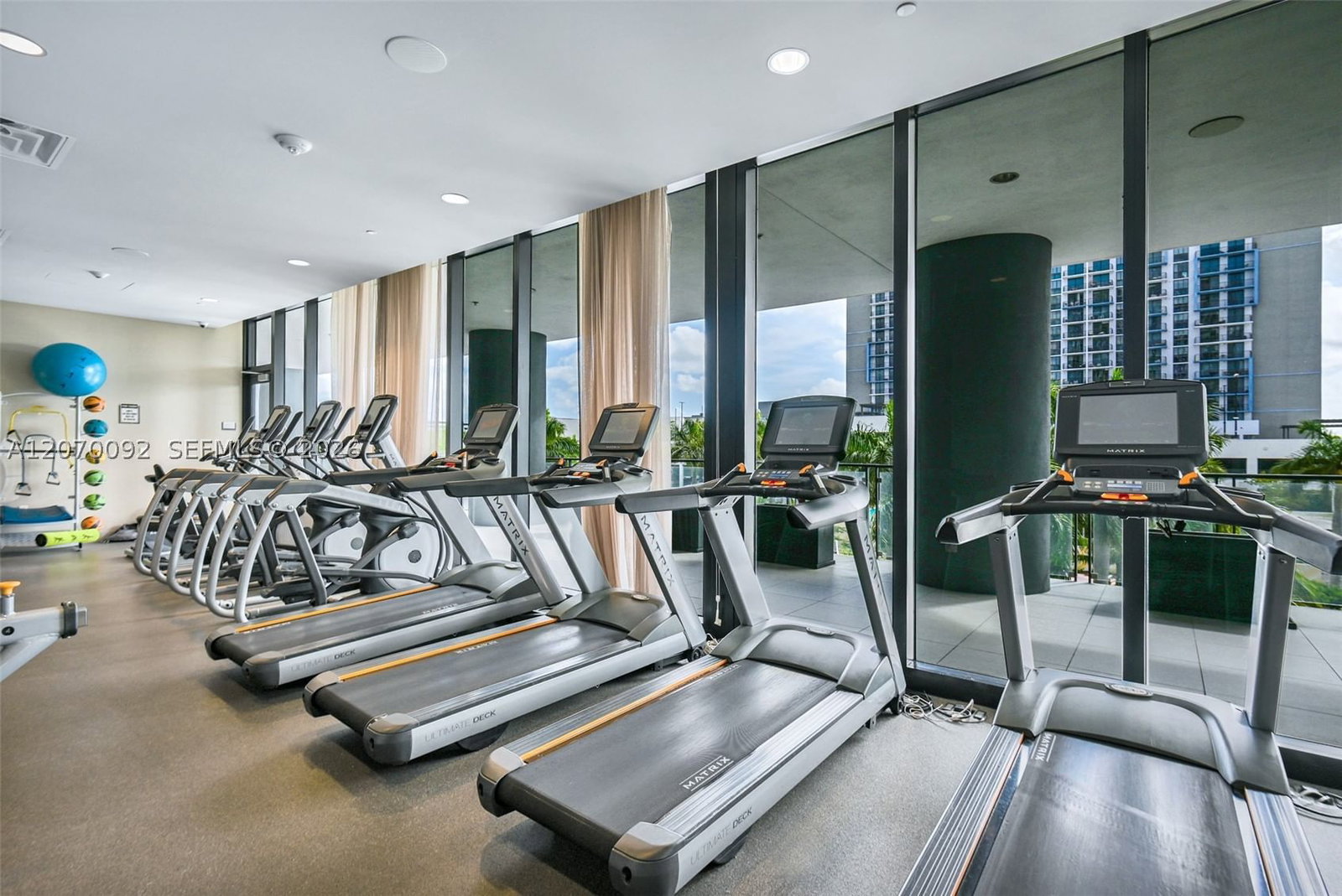 Real estate property located at 5300 Paseo Blvd #1410, Miami-dade, 5252 Paseo Condo, Doral, FL