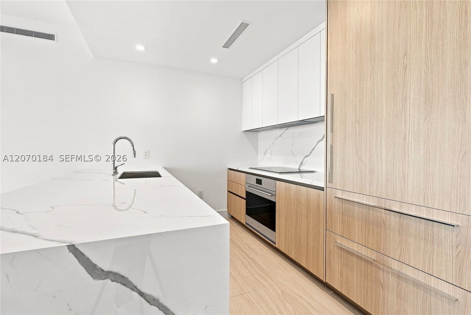Real estate property located at 2411 Laguna Cir #1402, Miami-dade, One Park Tower, Miami, FL