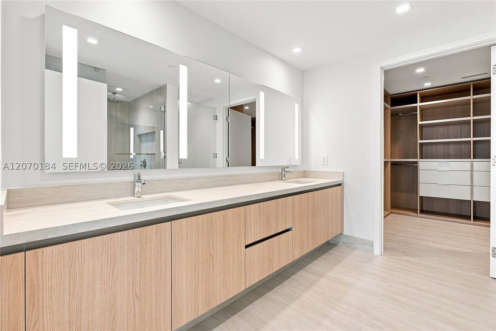 Real estate property located at 2411 Laguna Cir #1402, Miami-dade, One Park Tower, Miami, FL