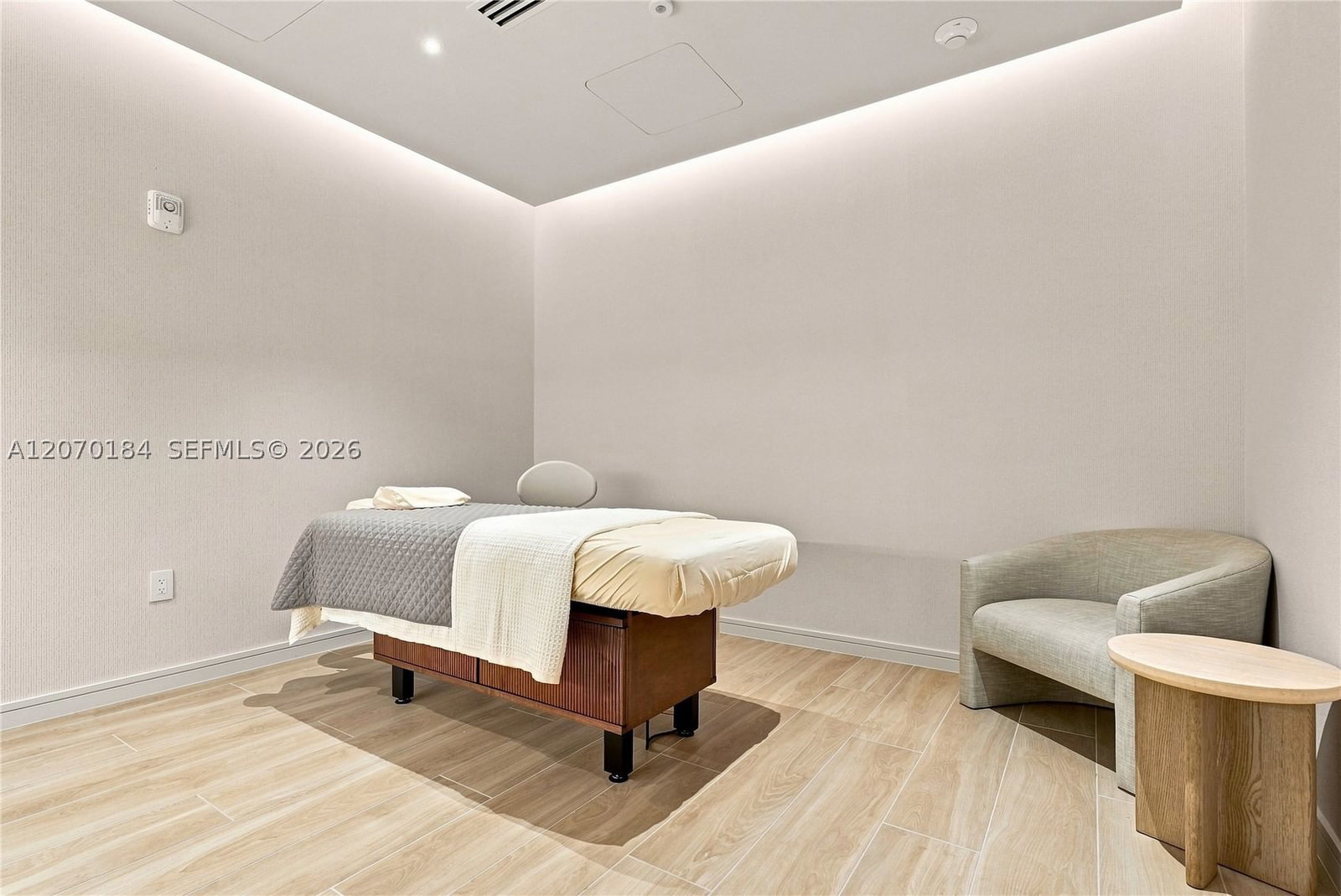 Real estate property located at 2411 Laguna Cir #1402, Miami-dade, One Park Tower, Miami, FL