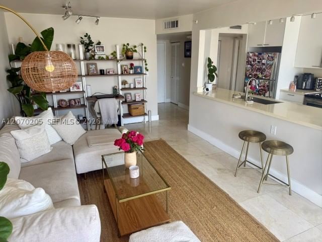 Real estate property located at 1688 West Ave #906, Miami-dade, West Bay Plaza Condo, Miami Beach, FL