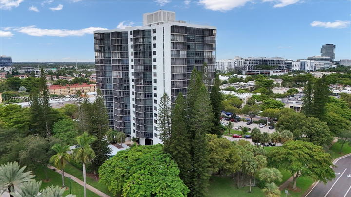 Real estate property located at 20100 Country Club Dr #1003, Miami-dade, Bonavida Condo, Aventura, FL