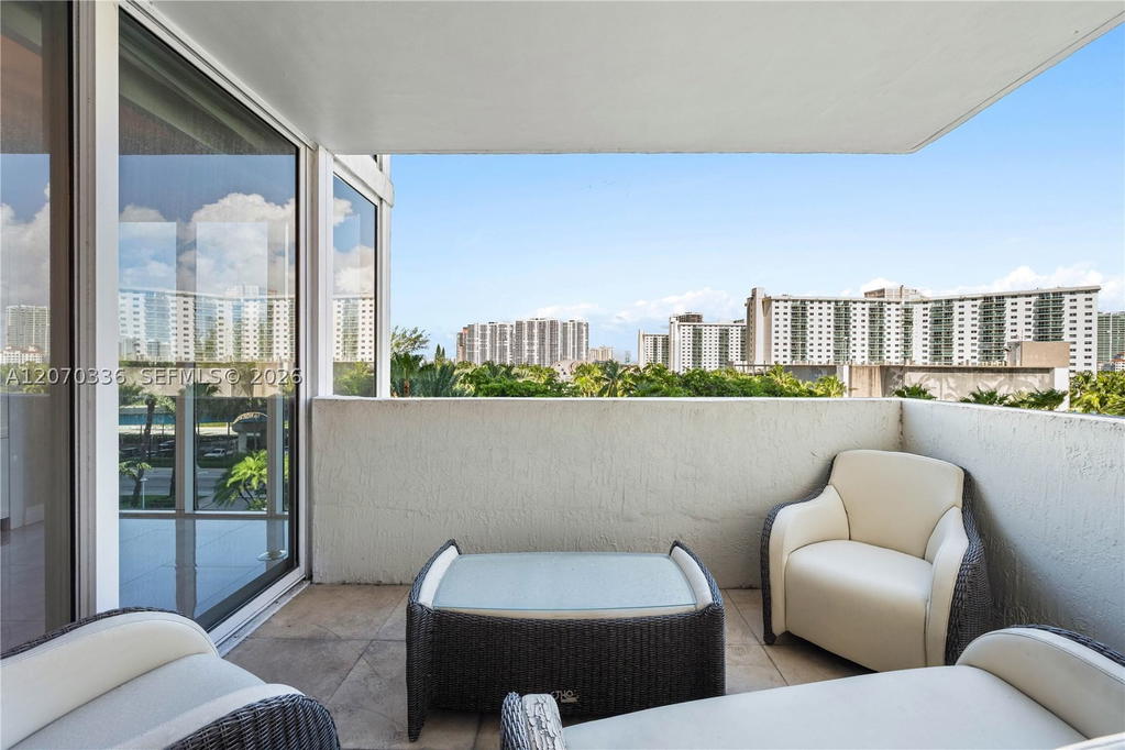 Real estate property located at 19111 Collins Ave #403, Miami-dade, Ocean Two Condo, Sunny Isles Beach, FL