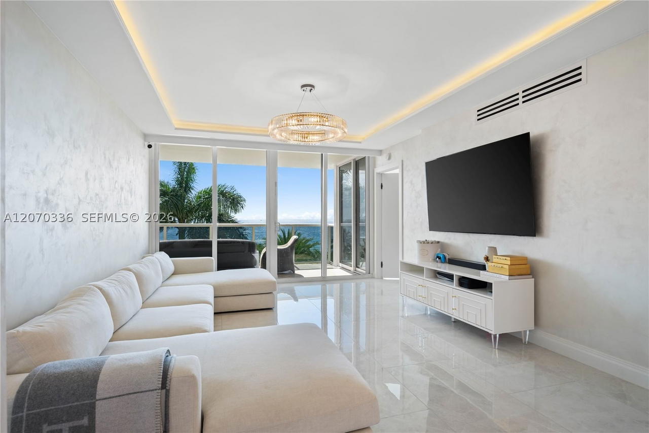 Real estate property located at 19111 Collins Ave #403, Miami-dade, Ocean Two Condo, Sunny Isles Beach, FL