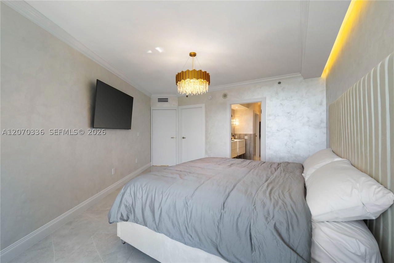 Real estate property located at 19111 Collins Ave #403, Miami-dade, Ocean Two Condo, Sunny Isles Beach, FL