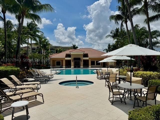 Real estate property located at 4905 Midtown Ln #2405, Palm Beach, Residences At Midtown Con, Palm Beach Gardens, FL