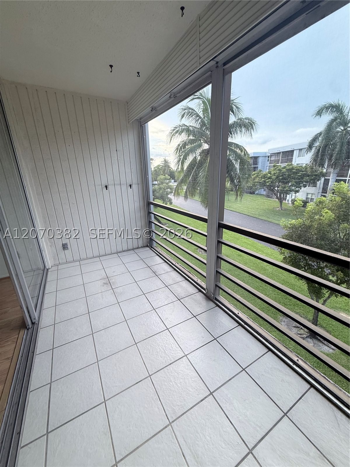 Real estate property located at 114 Royal Park Dr #3H, Broward, Royal Park Condo, Oakland Park, FL