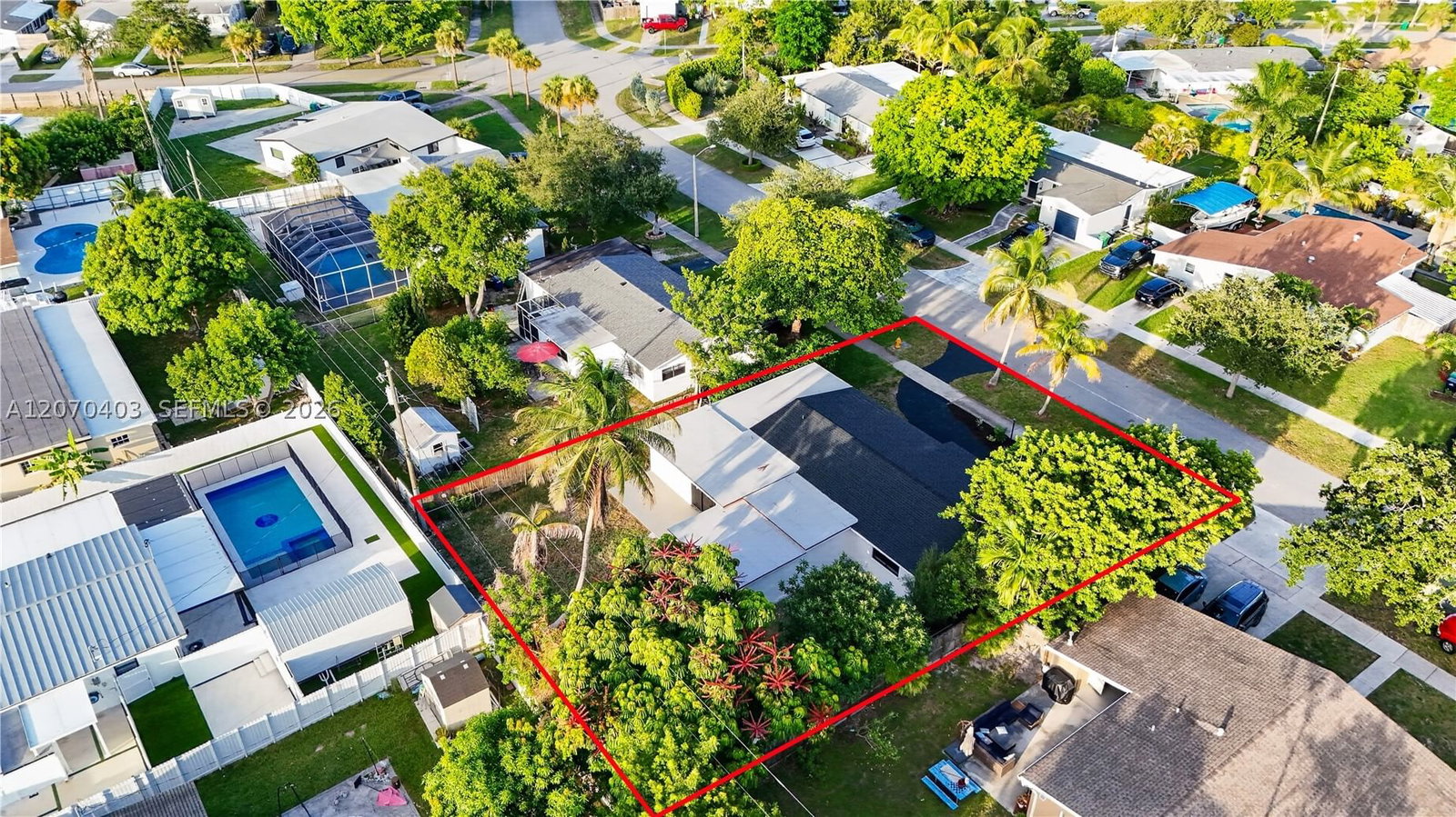 Real estate property located at 9281 Martinique Dr, Miami-dade, Pine Tree Manor Sec 2, Cutler Bay, FL