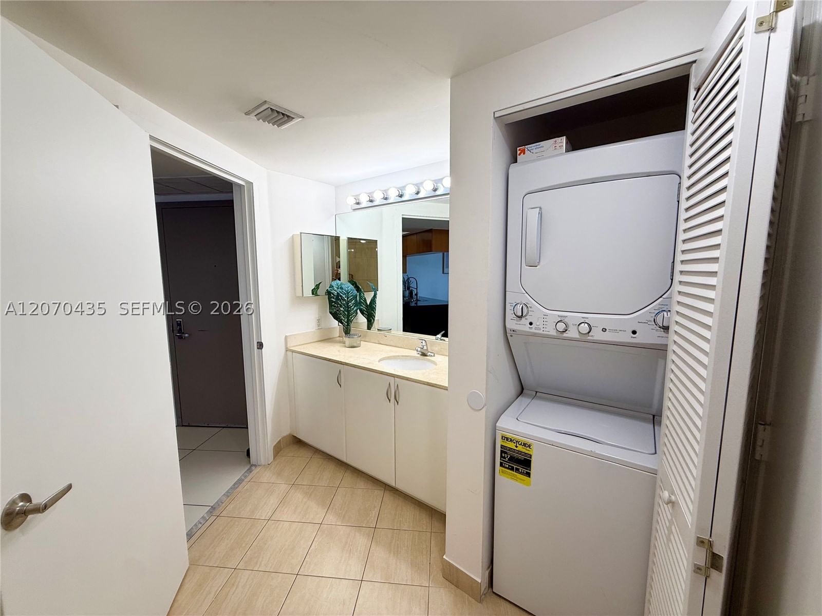 Real estate property located at 1750 Bayshore Dr #2202, Miami-dade, Opera Tower Condo, Miami, FL