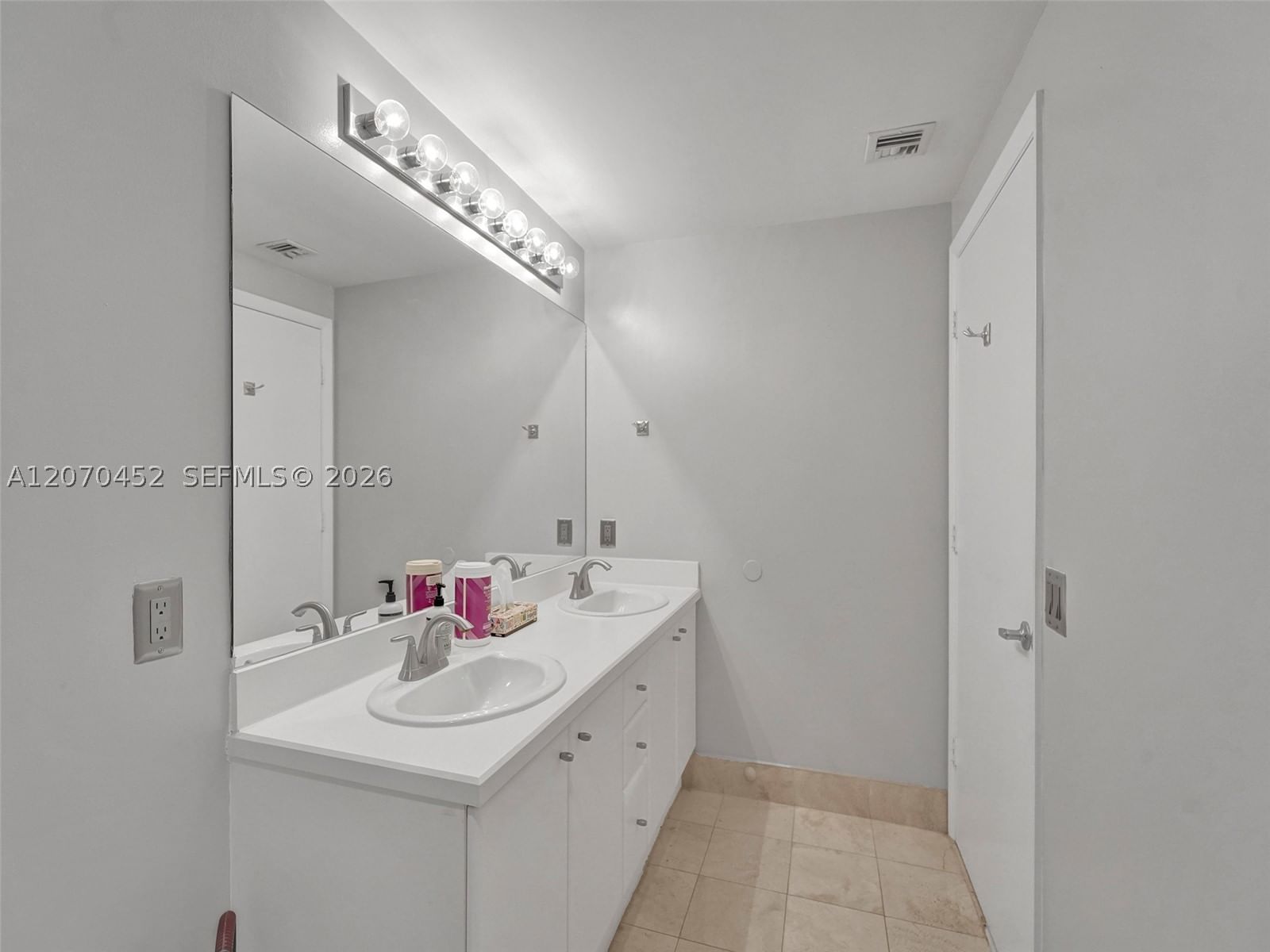 Real estate property located at 2475 Brickell Ave #804, Miami-dade, The Metropolitan Condo, Miami, FL
