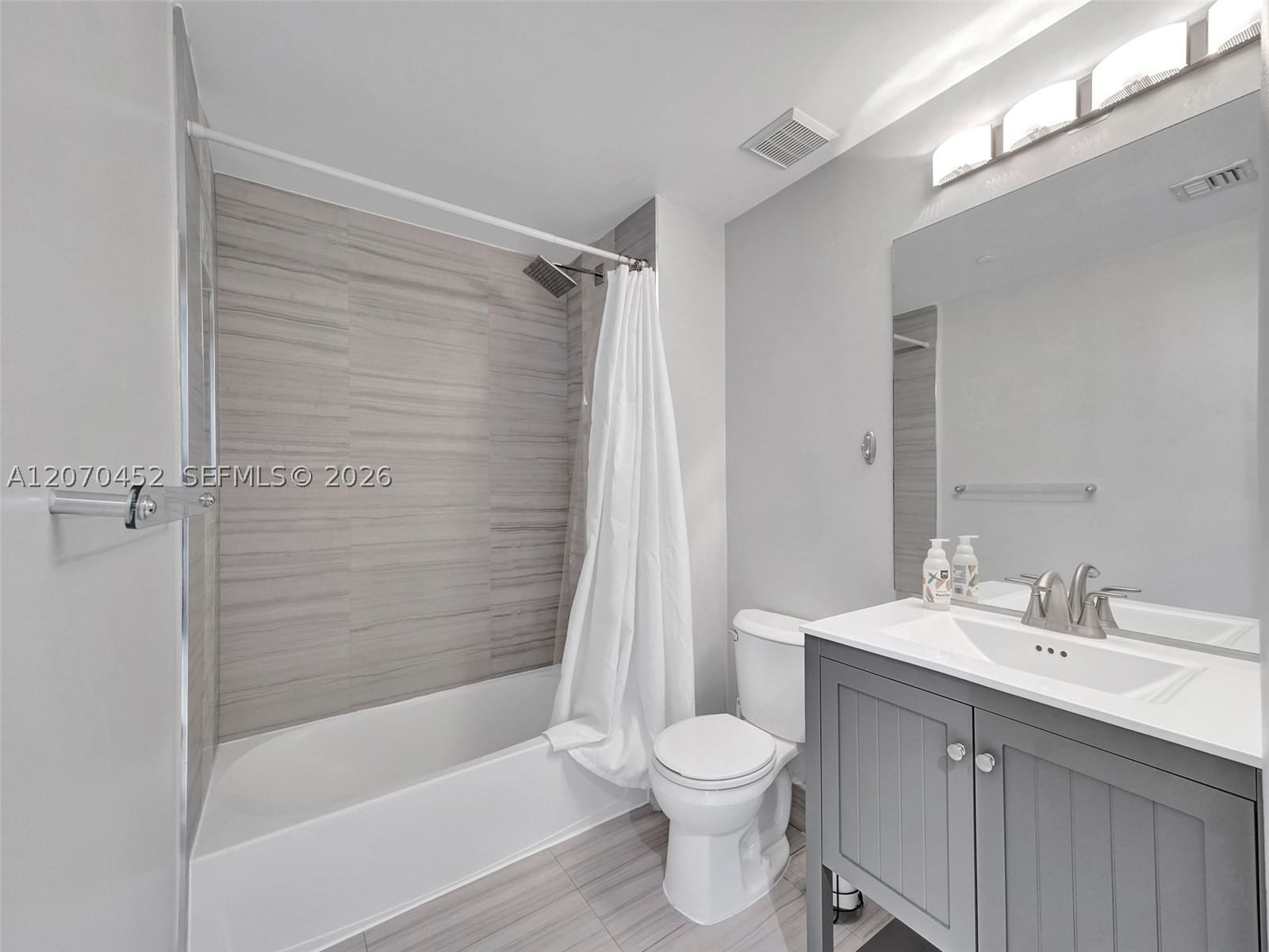 Real estate property located at 2475 Brickell Ave #804, Miami-dade, The Metropolitan Condo, Miami, FL