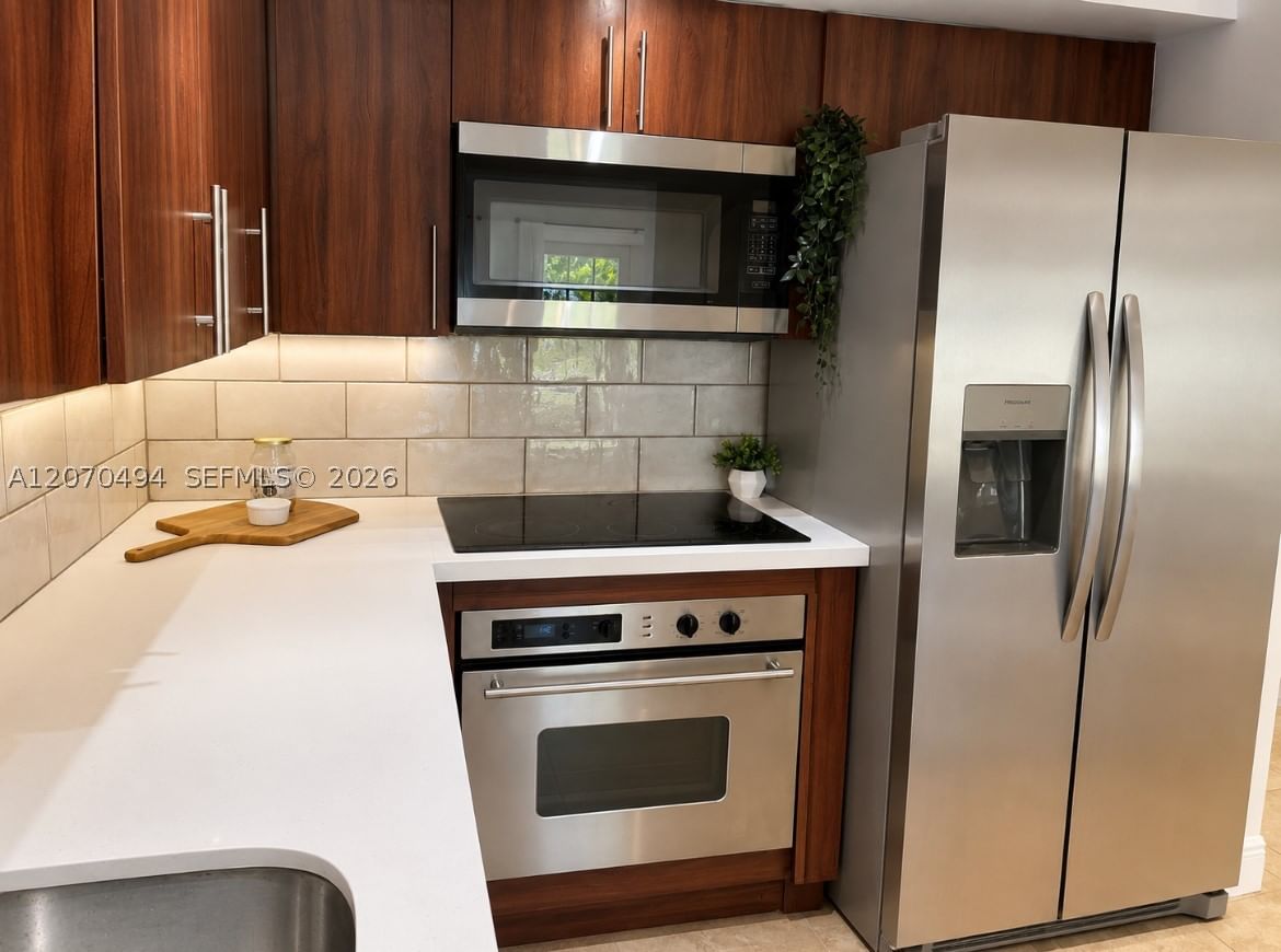 Real estate property located at 585 121st St, Miami-dade, Biscayne Park Estates, North Miami, FL