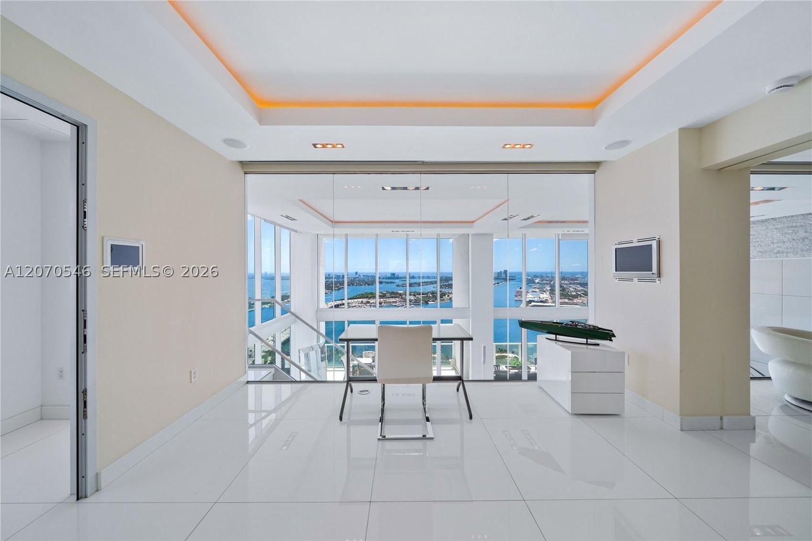 Real estate property located at 1040 Biscayne Blvd #4403, Miami-dade, Ten Museum Pk Residential, Miami, FL