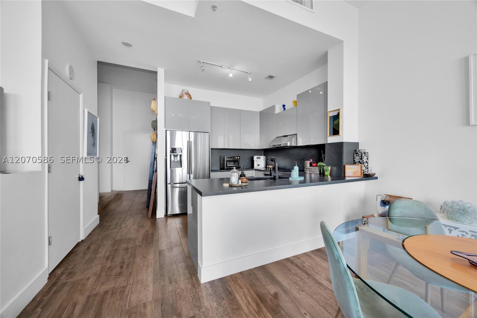 Real estate property located at , Miami-dade, New Wave Condo, Miami, FL
