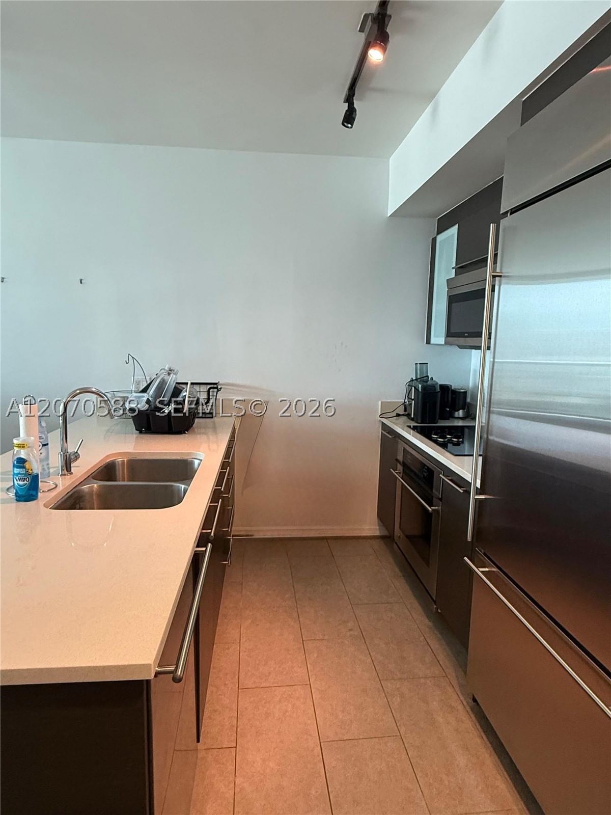 Real estate property located at 55 6th St #2404, Miami-dade, 500 Brickell West Condo, Miami, FL