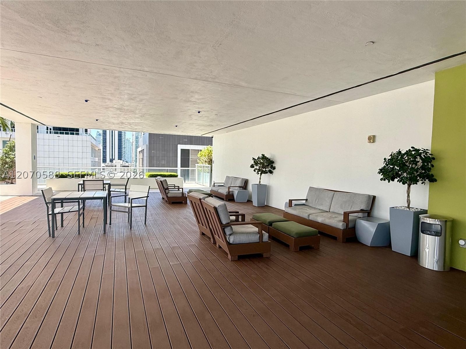 Real estate property located at 55 6th St #2404, Miami-dade, 500 Brickell West Condo, Miami, FL