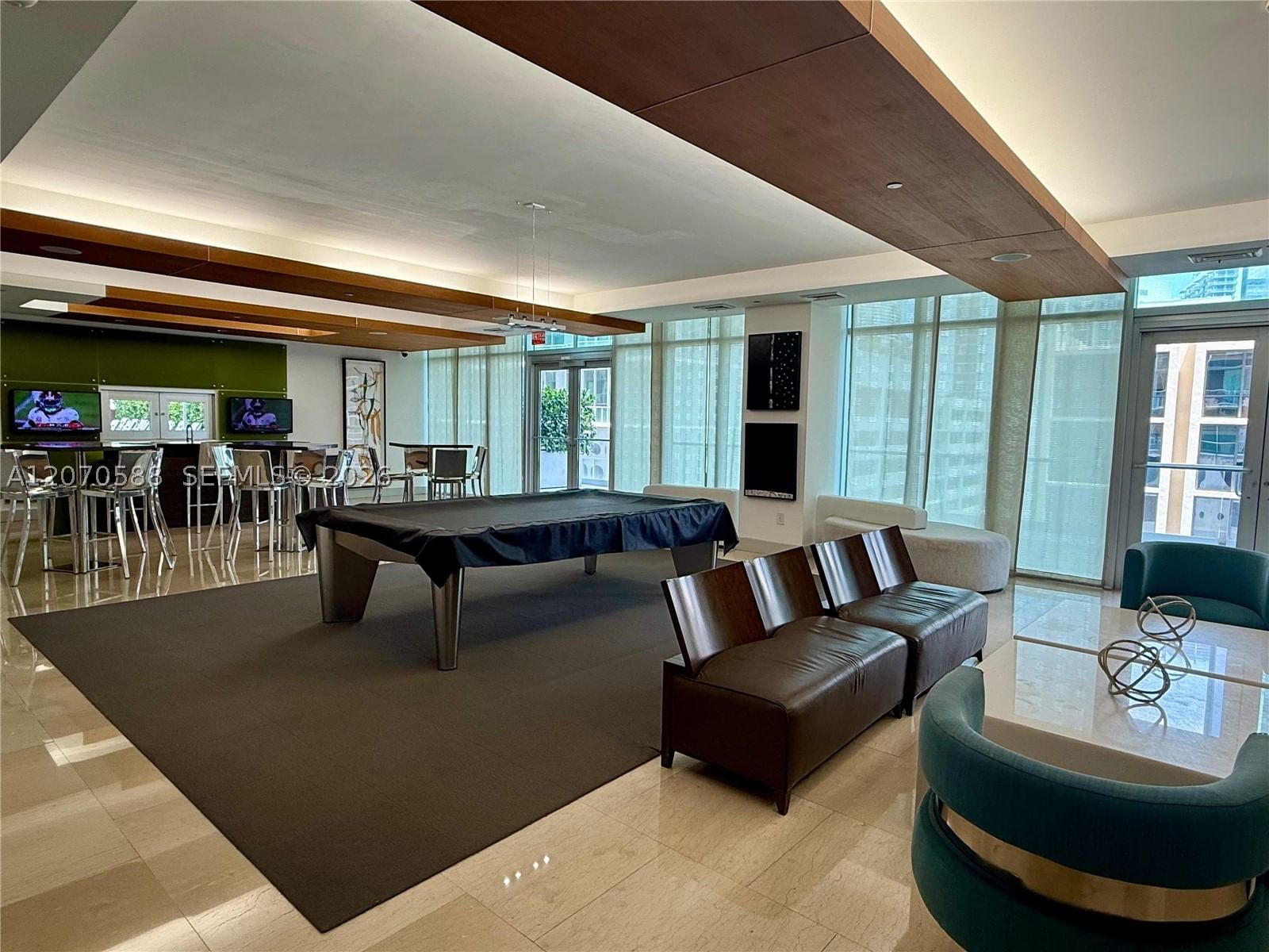 Real estate property located at 55 6th St #2404, Miami-dade, 500 Brickell West Condo, Miami, FL