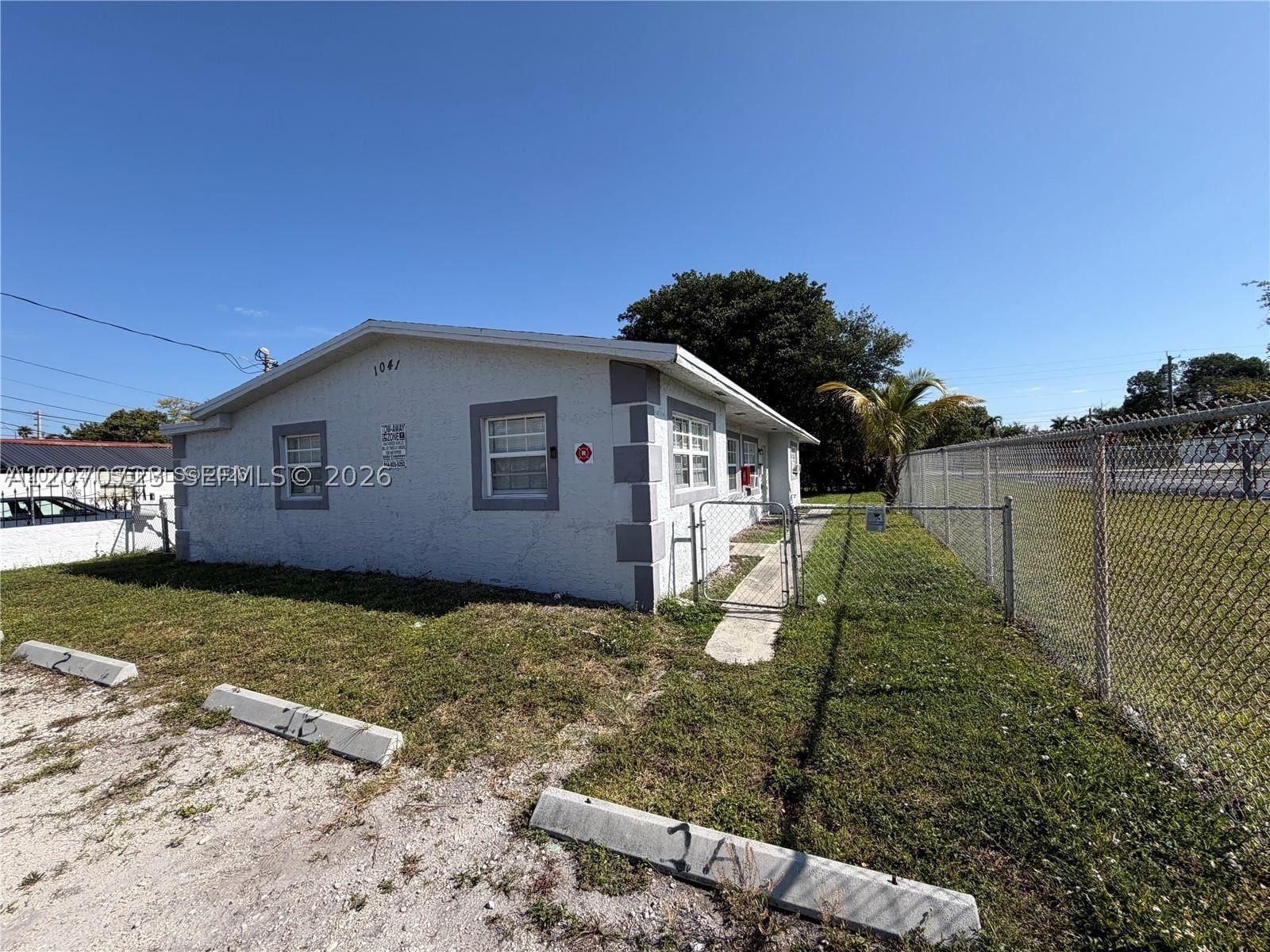 Real estate property located at 1041 7th Ct, Broward, Meekins Add No 1 Amen, Hallandale Beach, FL
