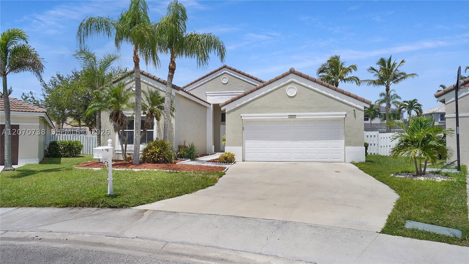 Real estate property located at 1064 Cedar Falls Dr, Broward, Sector 3 - Parcels C D E, Weston, FL