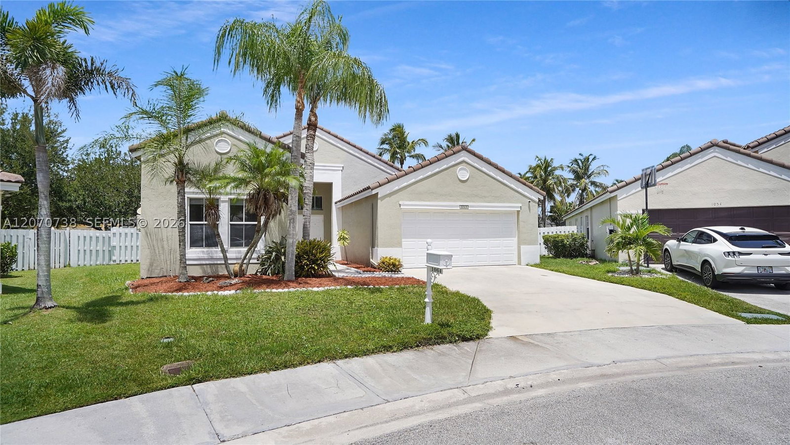 Real estate property located at 1064 Cedar Falls Dr, Broward, Sector 3 - Parcels C D E, Weston, FL