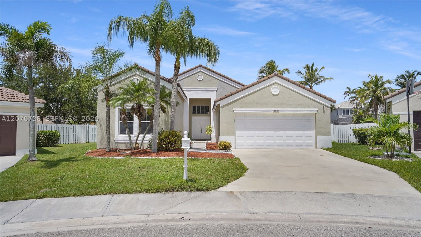 Real estate property located at 1064 Cedar Falls Dr, Broward, Sector 3 - Parcels C D E, Weston, FL