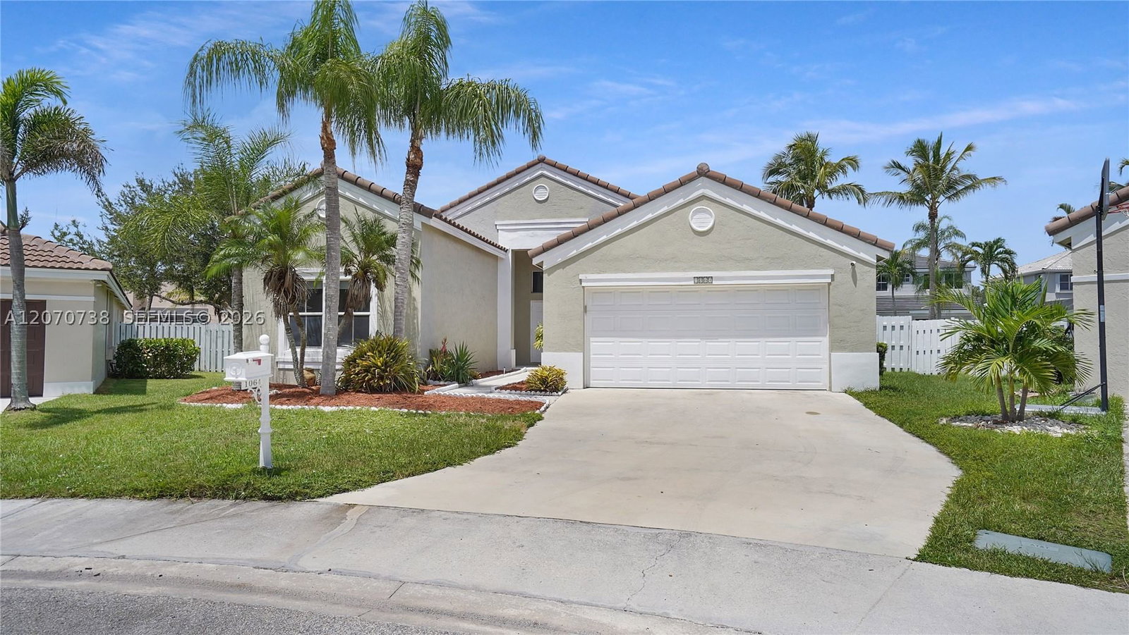 Real estate property located at 1064 Cedar Falls Dr, Broward, Sector 3 - Parcels C D E, Weston, FL