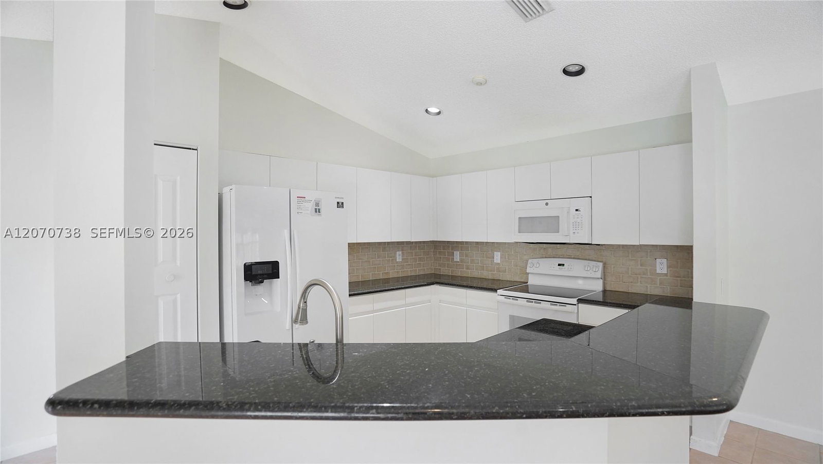Real estate property located at 1064 Cedar Falls Dr, Broward, Sector 3 - Parcels C D E, Weston, FL
