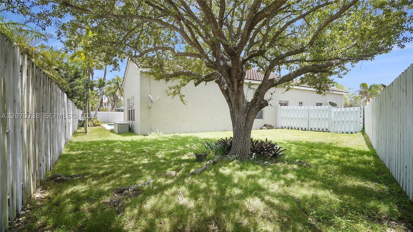 Real estate property located at 1064 Cedar Falls Dr, Broward, Sector 3 - Parcels C D E, Weston, FL