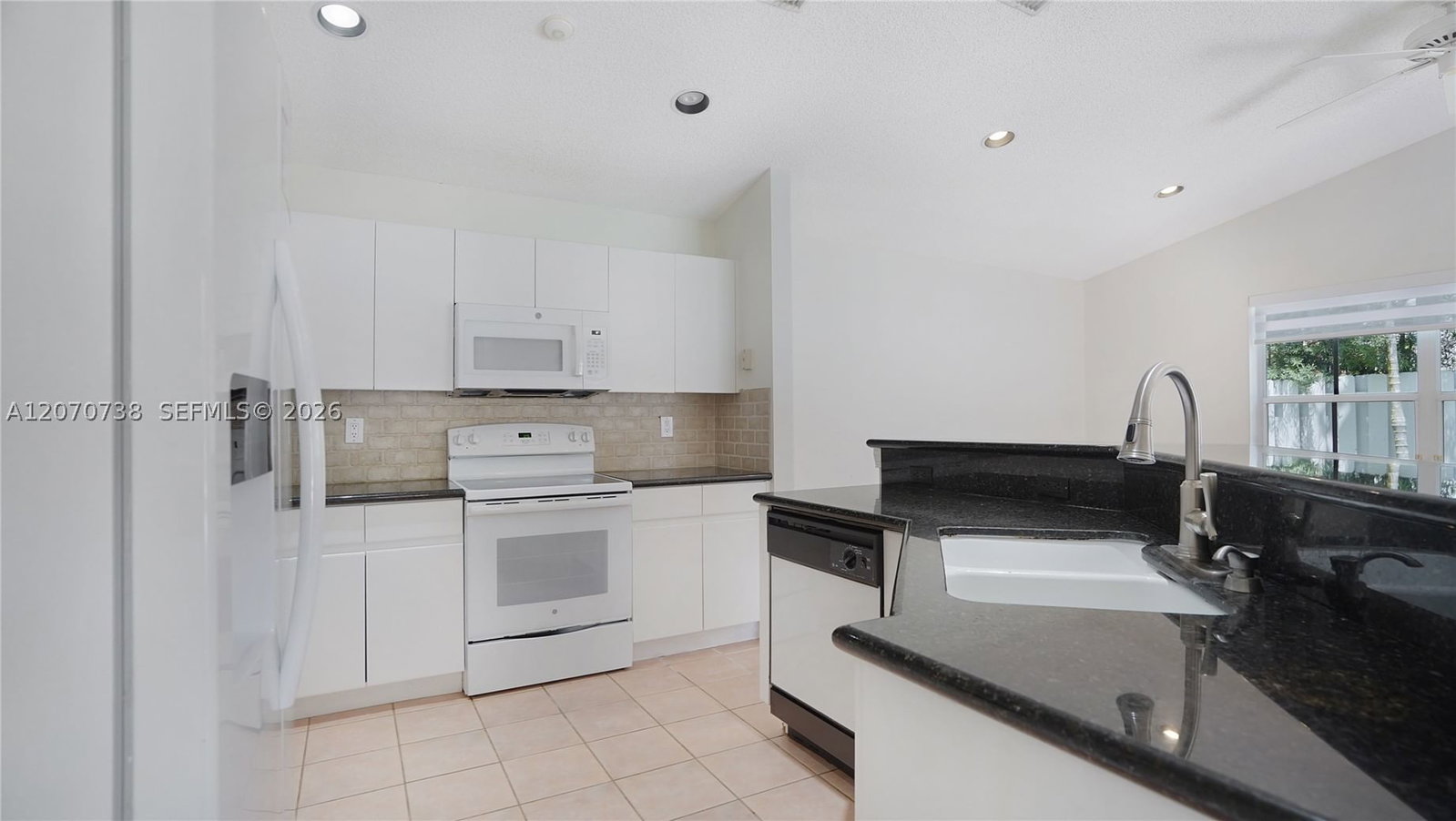 Real estate property located at 1064 Cedar Falls Dr, Broward, Sector 3 - Parcels C D E, Weston, FL