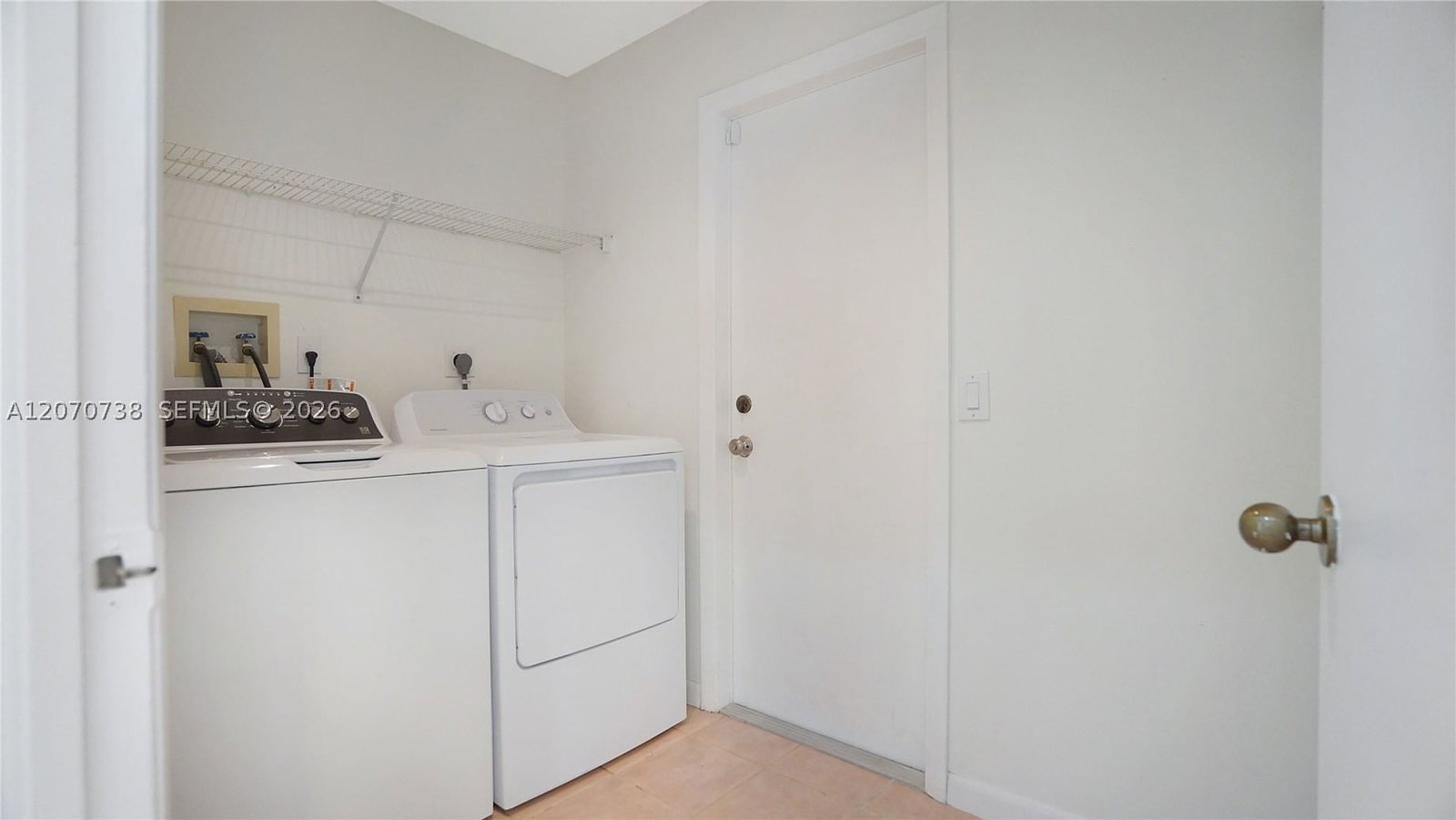 Real estate property located at 1064 Cedar Falls Dr, Broward, Sector 3 - Parcels C D E, Weston, FL