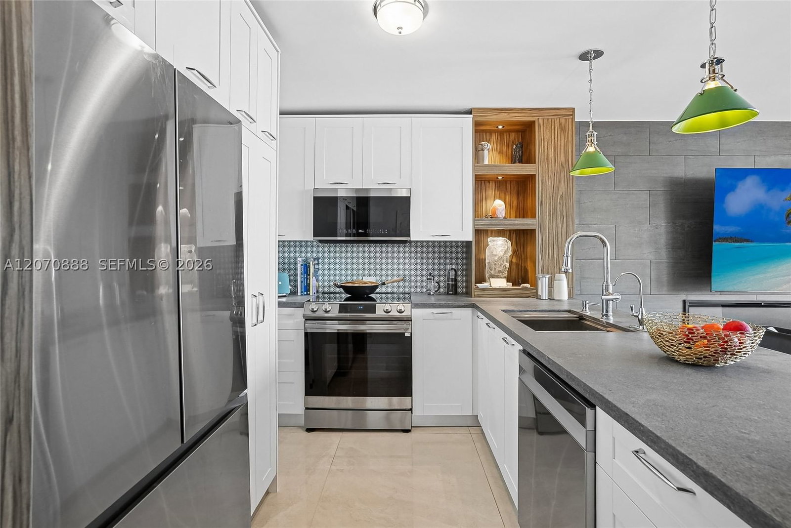 Real estate property located at 2881 33rd Ct #5G, Broward, Carlyle Condominium, Fort Lauderdale, FL