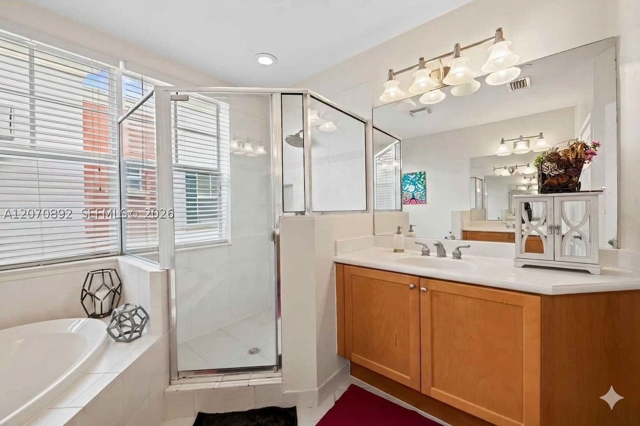 Real estate property located at 1033 17th Way #1202, Broward, Villa Medici Condo, Fort Lauderdale, FL