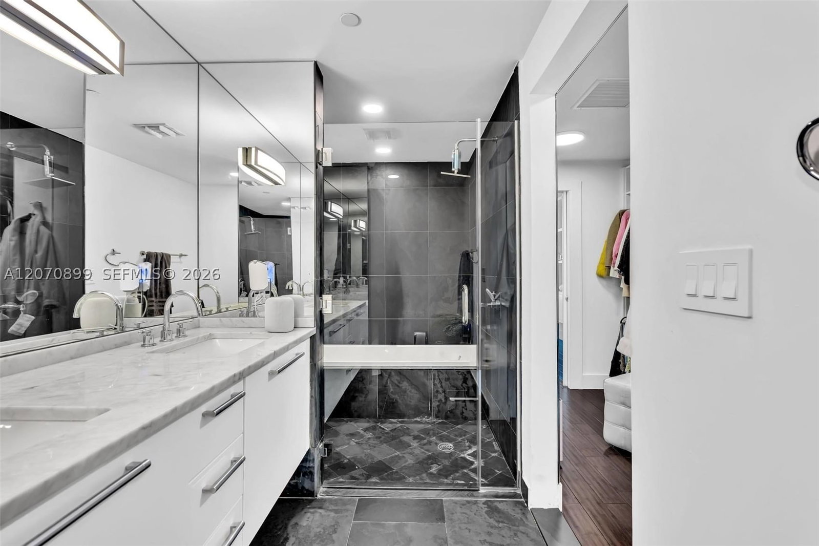 Real estate property located at 900 Biscayne Blvd #1708, Miami-dade, 900 Biscayne Bay Condo, Miami, FL