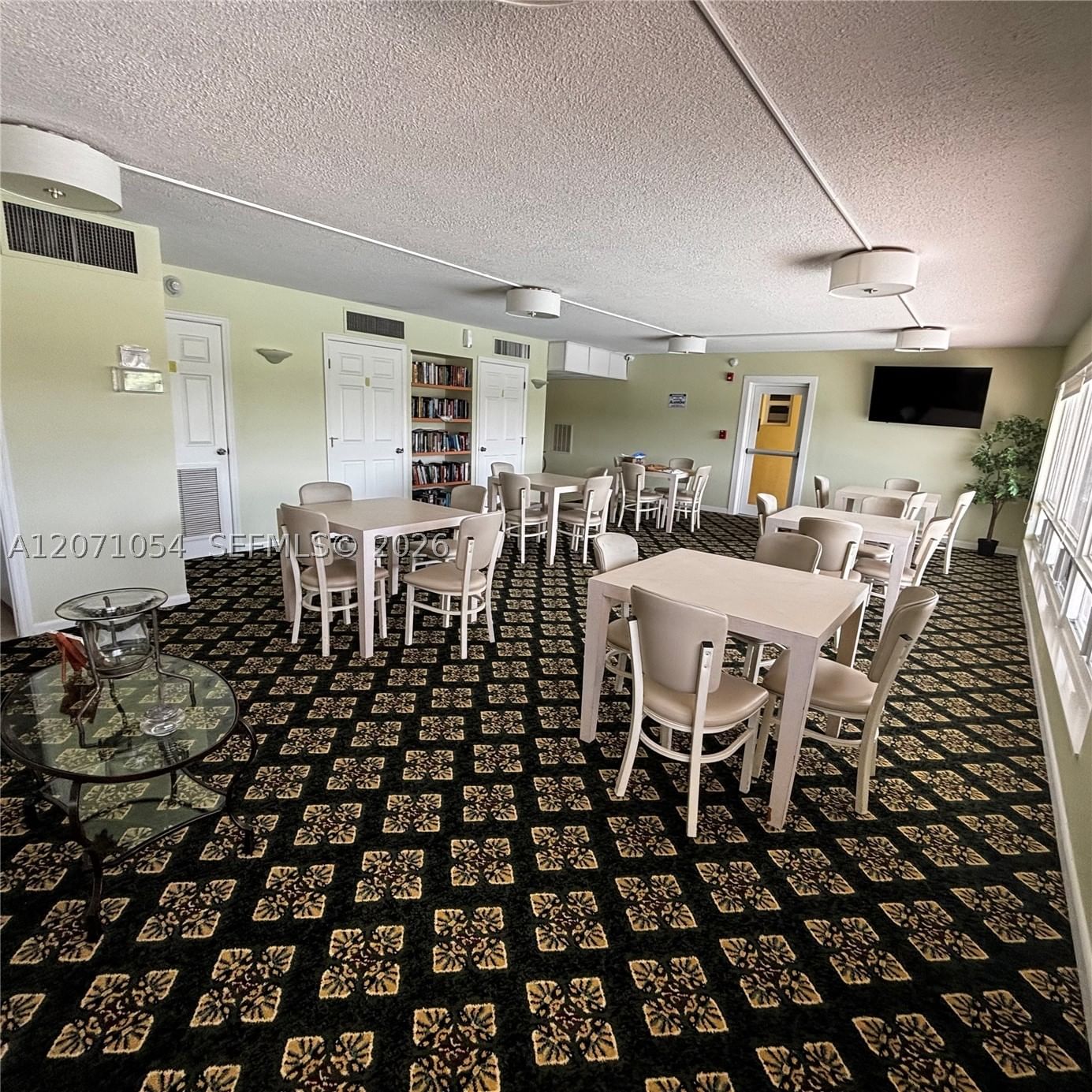 Real estate property located at 2500 48th Ln #806, Broward, Country Club Towers Condo, Fort Lauderdale, FL