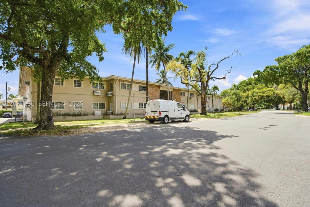 Real estate property located at 6511 Santona St C6, Miami-dade, Santona Condo, Coral Gables, FL