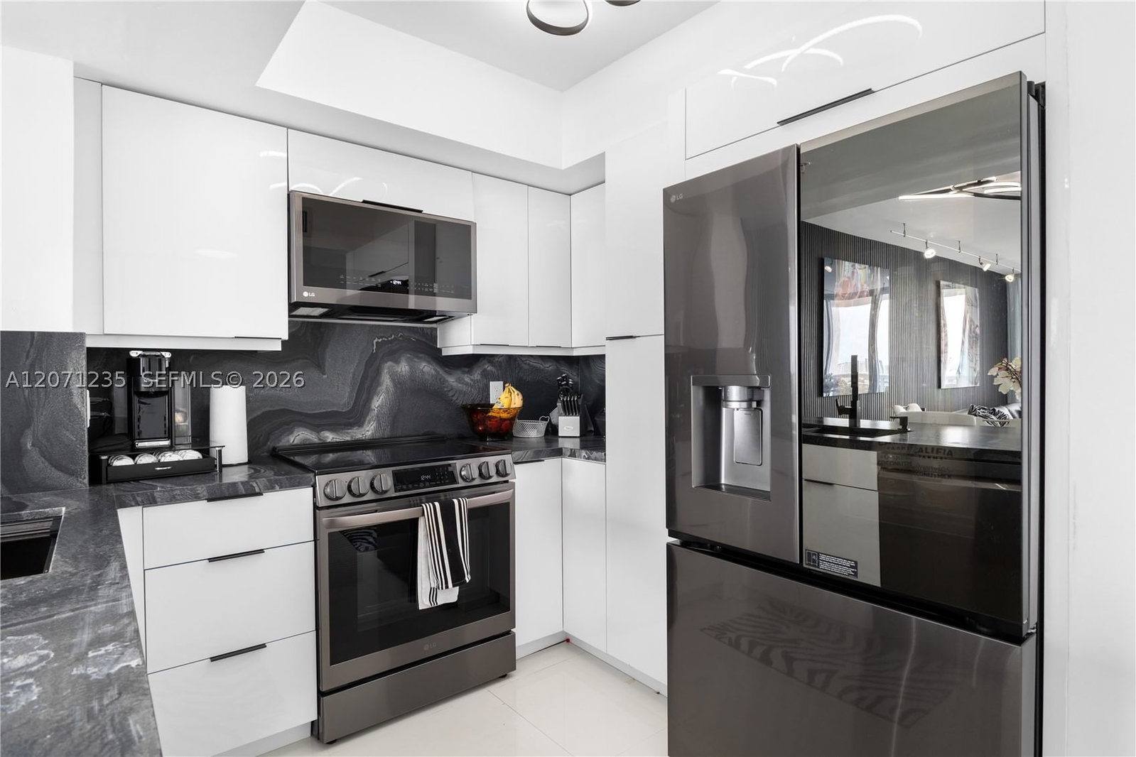 Real estate property located at 1800 Sunset Harbour Dr #2409, Miami-dade, Sunset Harbour, Miami Beach, FL