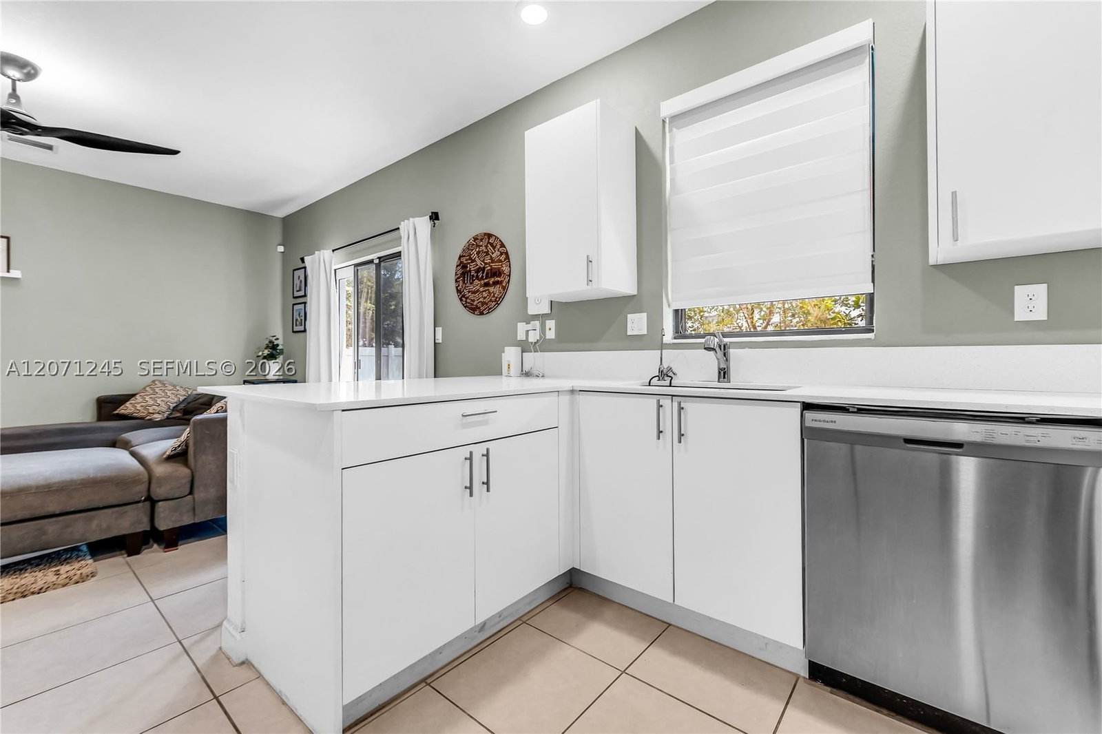 Real estate property located at 20397 6th Pl, Miami-dade, Vista Lago, Miami Gardens, FL