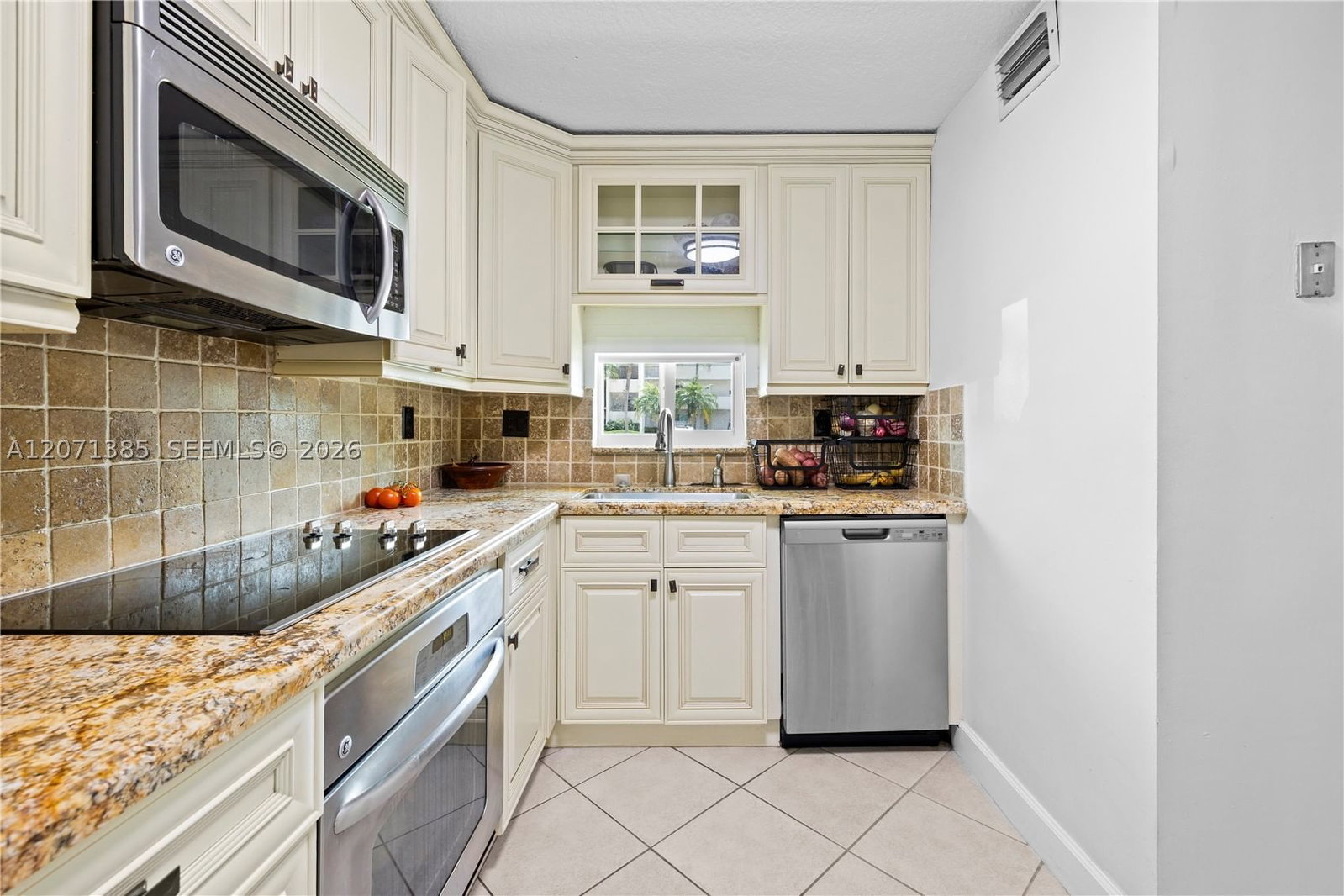 Real estate property located at 811 Hollybrook Dr #105, Broward, Hollybrook Golf And Tennis, Pembroke Pines, FL