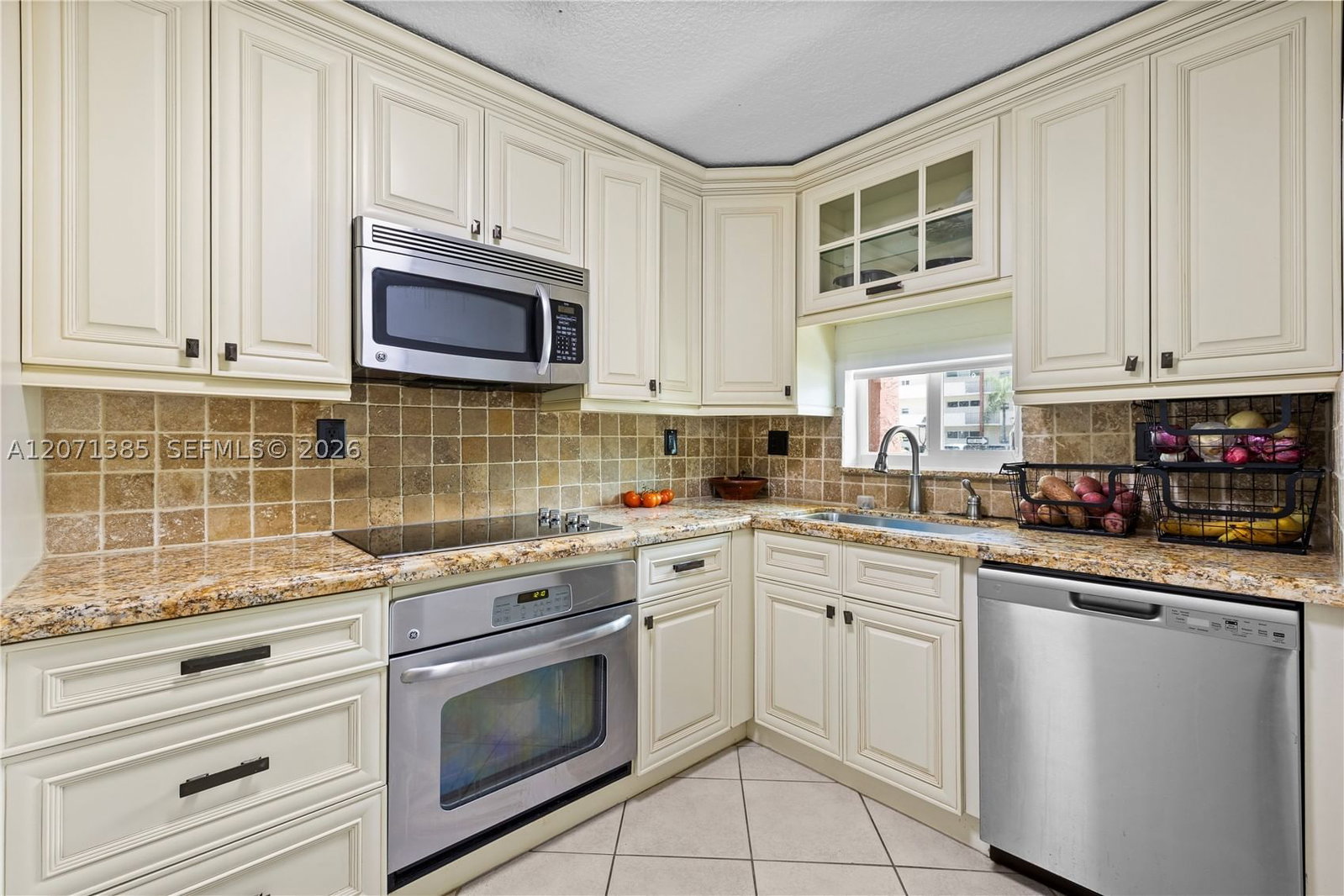 Real estate property located at 811 Hollybrook Dr #105, Broward, Hollybrook Golf And Tennis, Pembroke Pines, FL